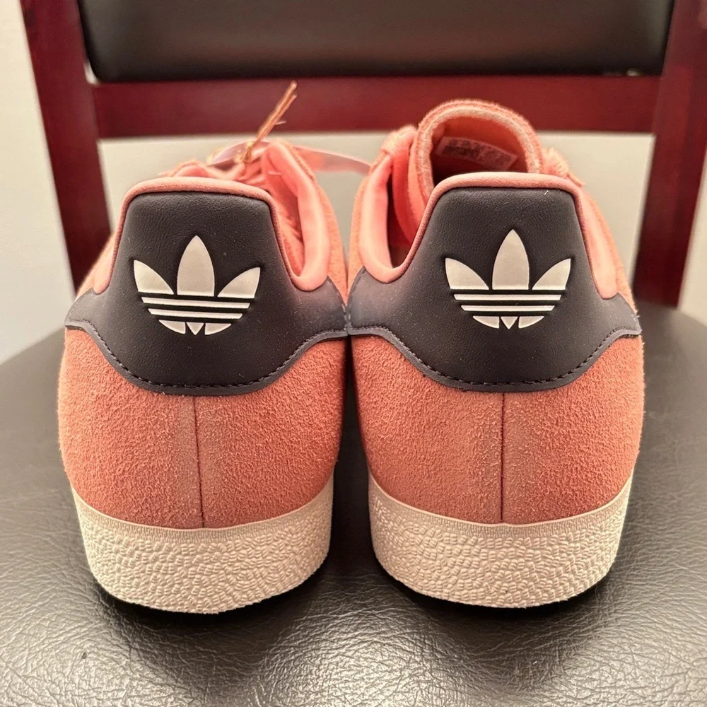 New Men’s Adidas Gazelle Pink Sneakers‎ with Black Stripes Size 12